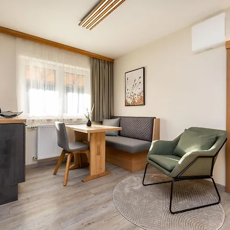 Haus Meneweger Апартаменти Флахау