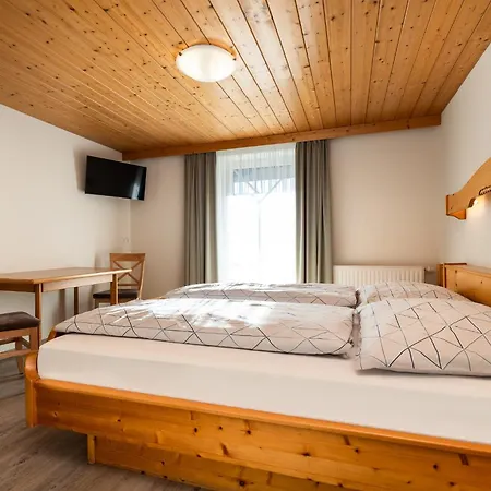 Haus Meneweger Apartament *